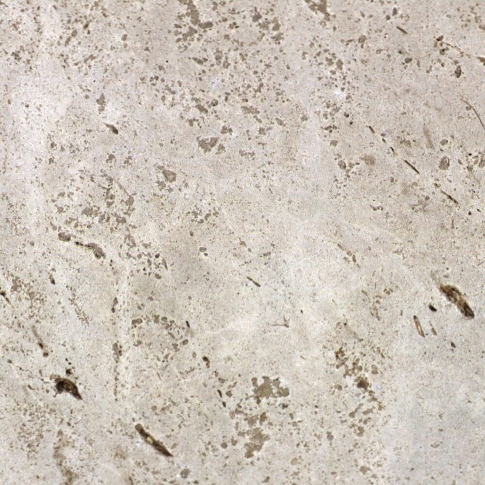 Detail van Pietra Argenta travertin met grijs-beige nuances