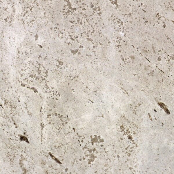 Detail van Pietra Argenta travertin met grijs-beige nuances