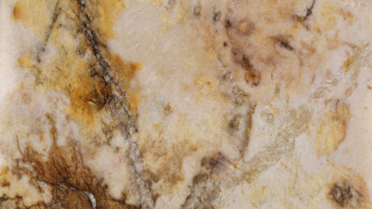 Volledige plaat Cristallo Gold kwartsiet met goud, amber en bruine tekening